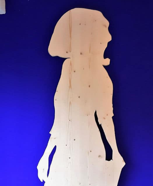 Holz-Frauenfigur von Sabine Jo Balerna
